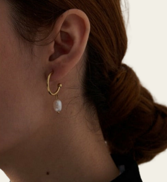 PEARL EARRING
